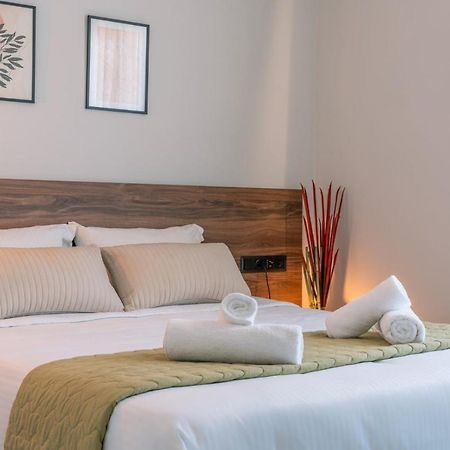 Brand New Suites In City Center 伊拉克利翁 外观 照片