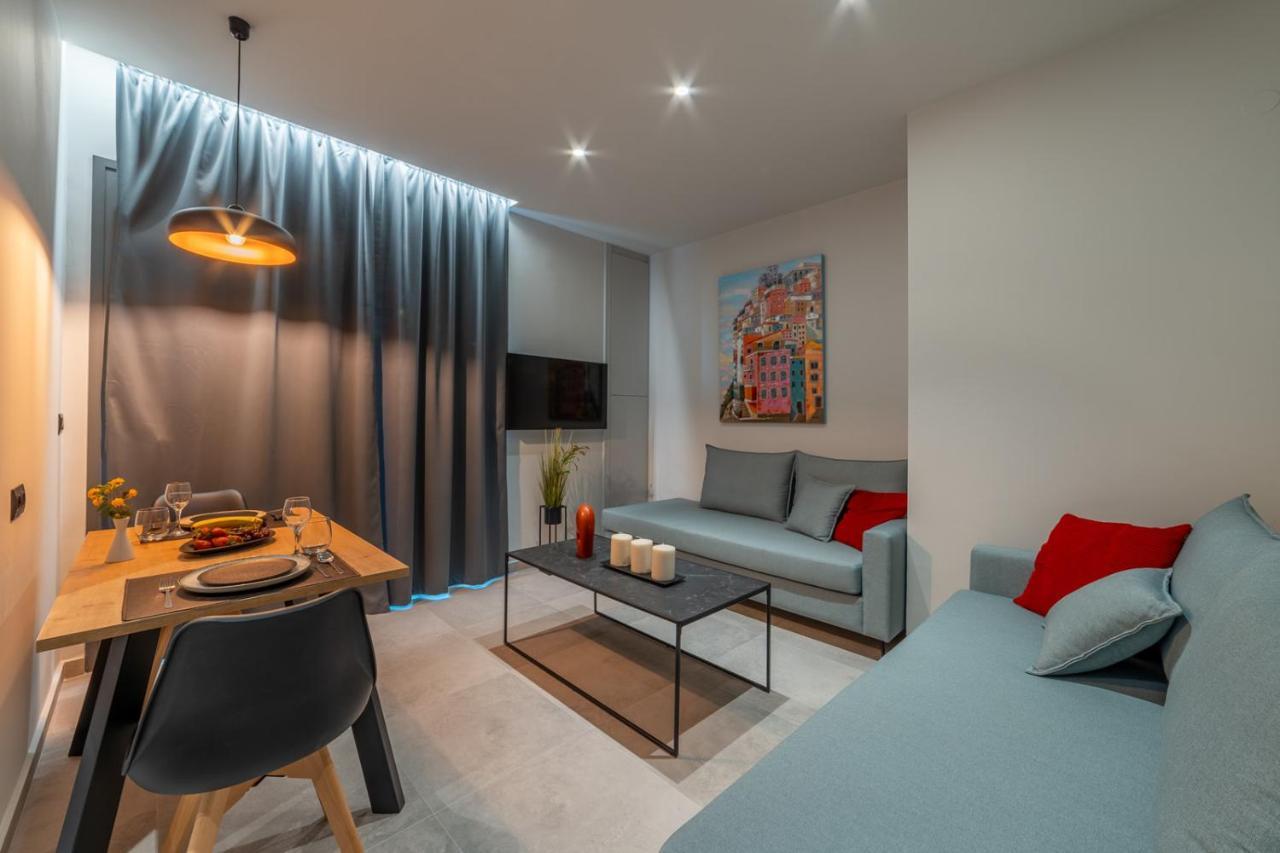 Brand New Suites In City Center 伊拉克利翁 外观 照片