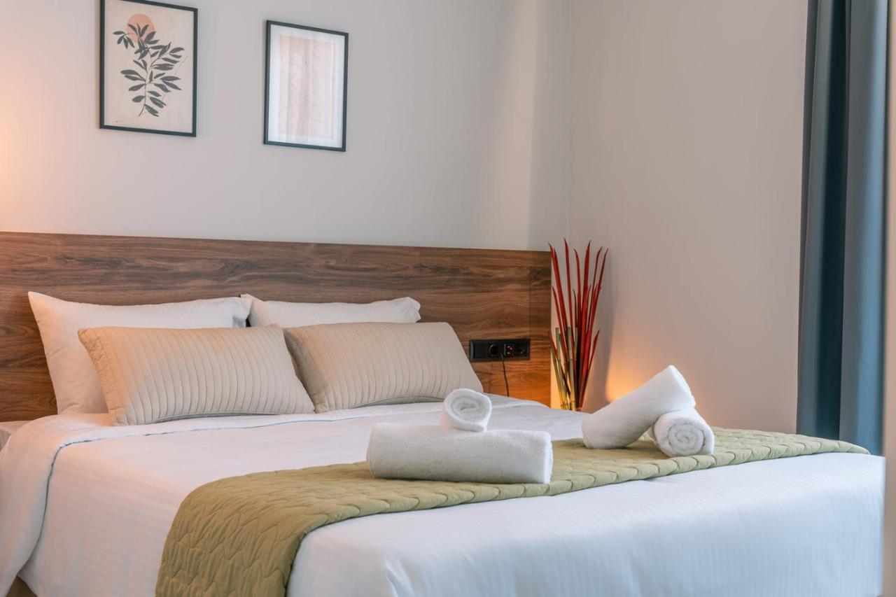 Brand New Suites In City Center 伊拉克利翁 外观 照片