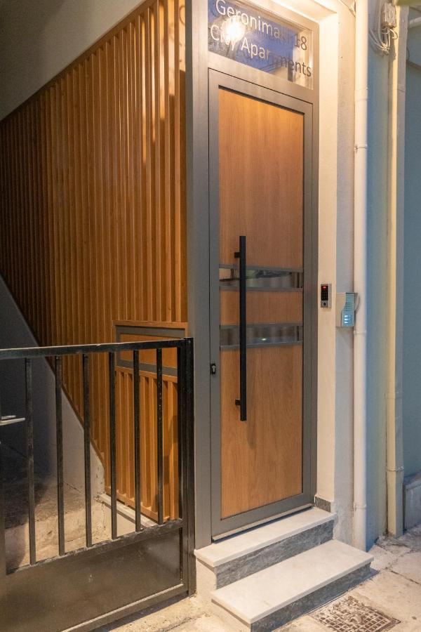 Brand New Suites In City Center 伊拉克利翁 外观 照片